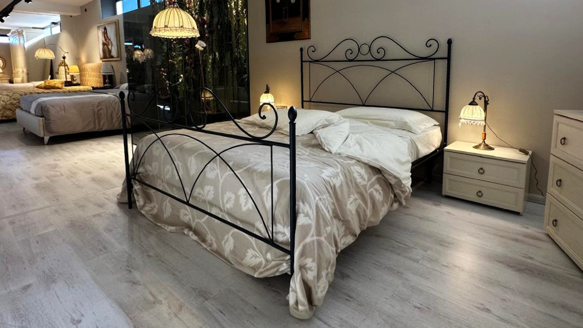 Letto matrimoniale classico in finitura grafite