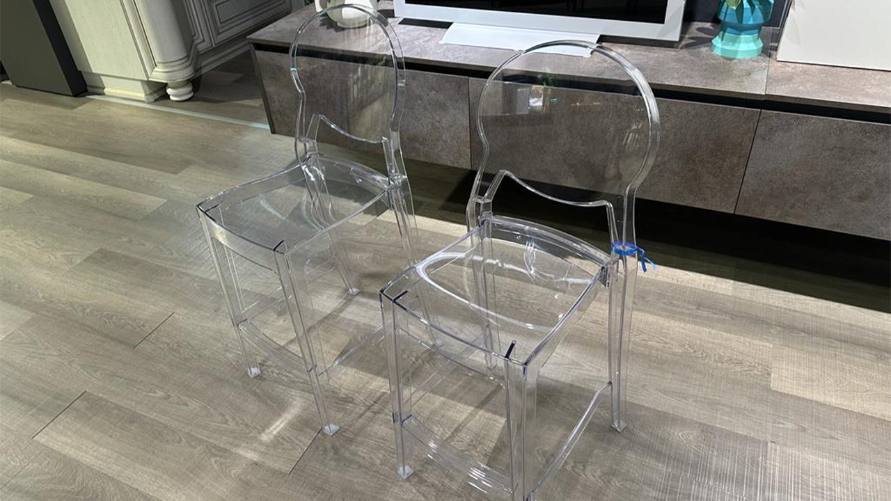Coppia di sgabelli Igloo in polipropilene trasparente in offerta